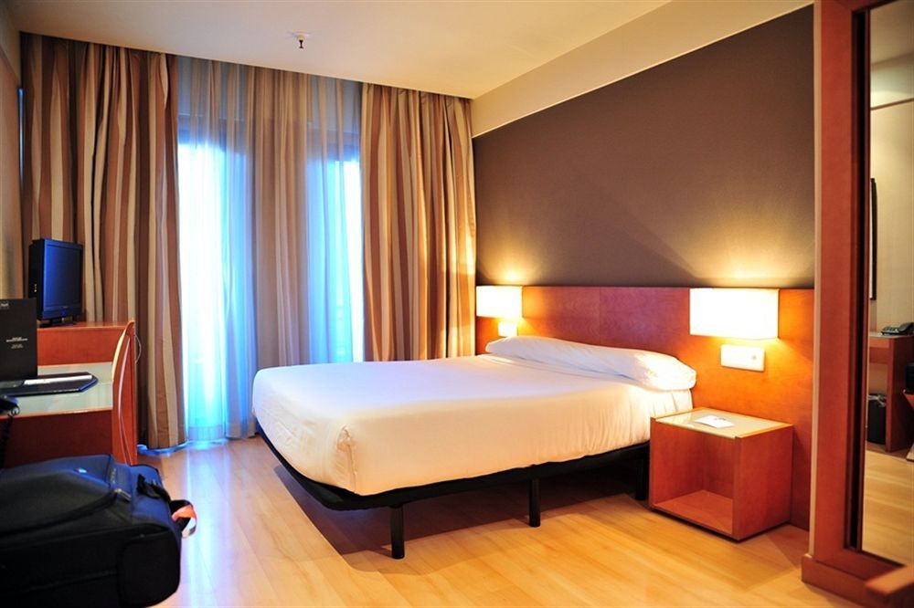 Zenit Don Yo Hotel Zaragoza Bagian luar foto